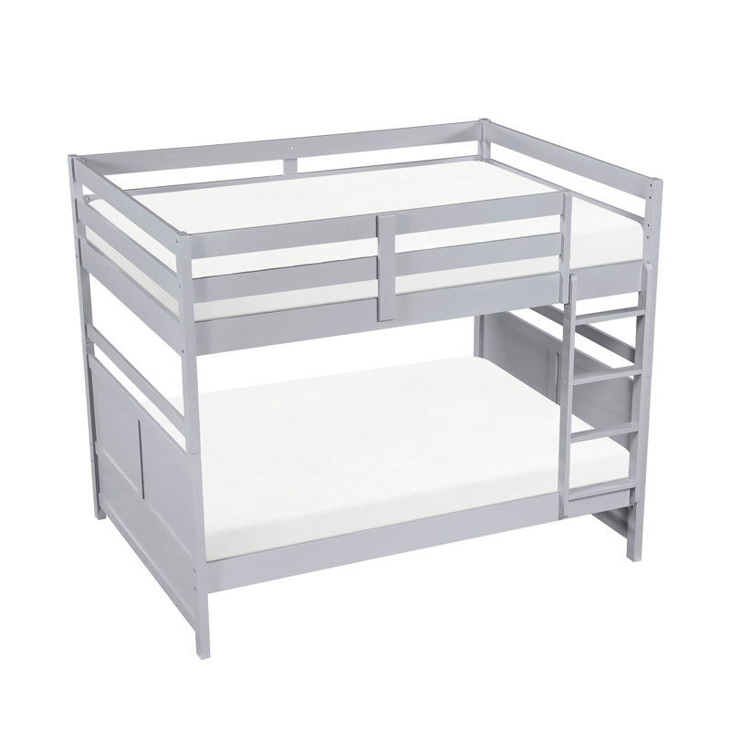Lit double au-dessus d'un lit superposé gris, cadre en bois, garde-corps, convient pour une chambre de jeunes, lit gris sans sommier, construction, solution compacte