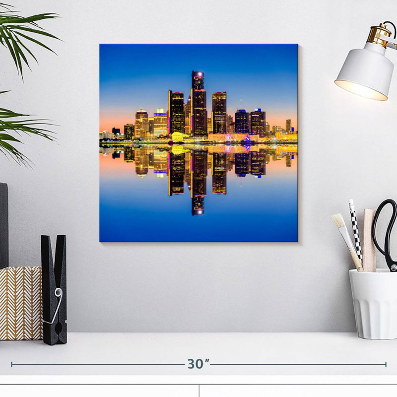 Nicci Detroit Sunset Reflection, H 16 po x l 16 po