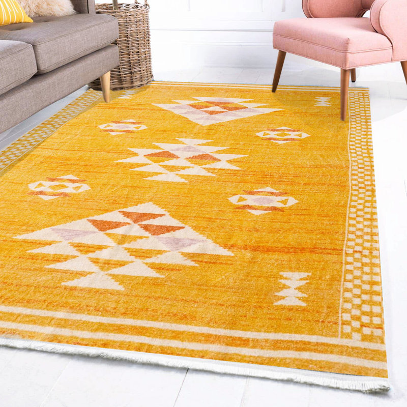 Tapis jaune / blanc en polyester tissé à plat à la main Jacey, Rectangle 4 pi 11 po x 7 pi 7 po