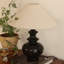 Petite lampe de table moderne en céramique blanche avec abat-jour en lin pour le salon de la chambre à coucher, ampoule incluse