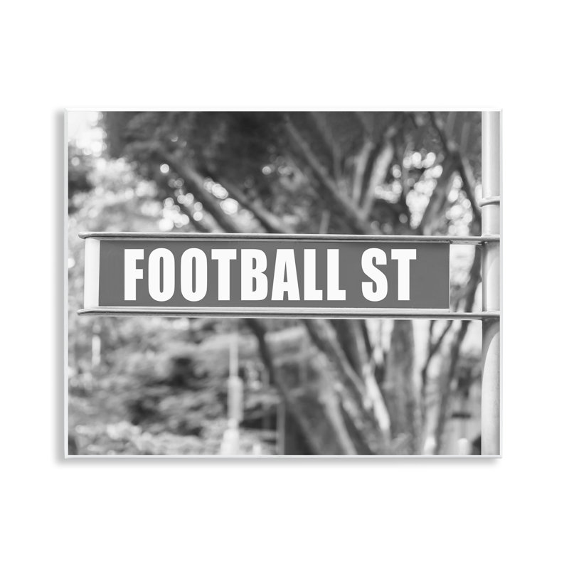 «Football Street Sign» par Daphne Polselli