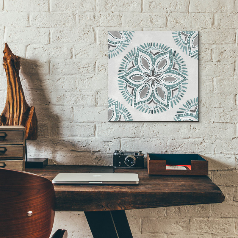 Bungalow Rose «Star Mandala 2» par Yvette St. Amant, art mural en verre acrylique, 36 po x 36 po