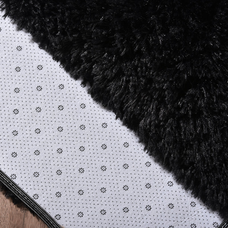 Tapis noir, Rectangle 6 pi 6 po x 10 pi