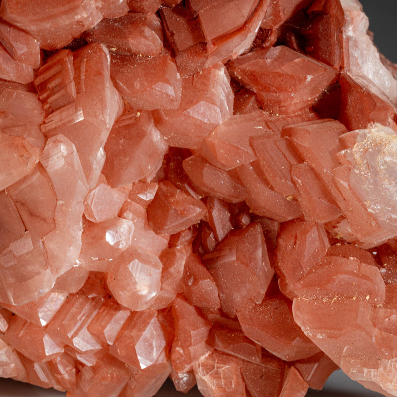 Calcite avec inclusions d'hématite provenant de la mine de Tsumeb, District d'Otavi-Bergland, Oshikoto, Namibie