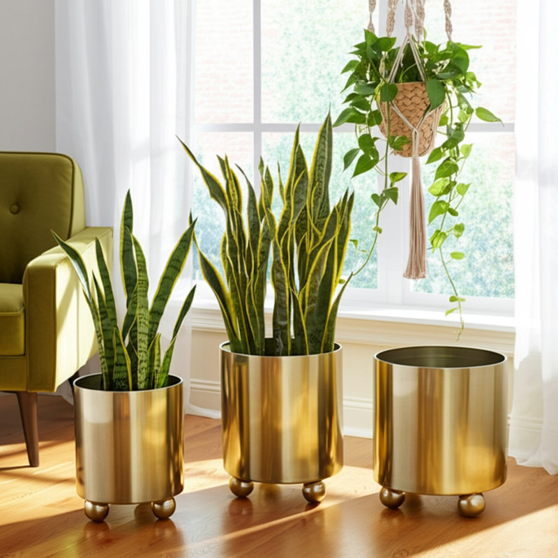 Jardinières modernes en métal avec des pieds sphériques et un design élégant à deux tons, pots décoratifs décoratifs - ensemble de 3