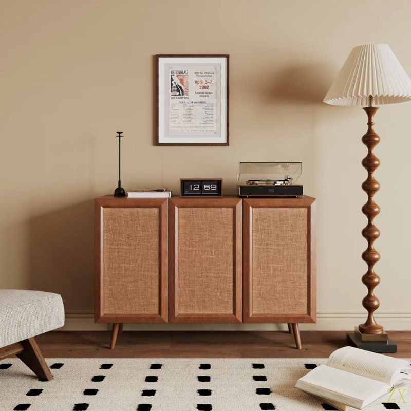 Buffet décoratif avec portes et tablettes