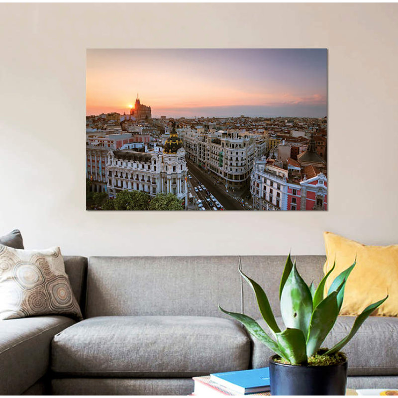 «Coucher de soleil sur Madrid, Espagne» par Matteo Colombo, impression sur toile, H 26 po x l 40 po x P 1,5 po, Toile tendue