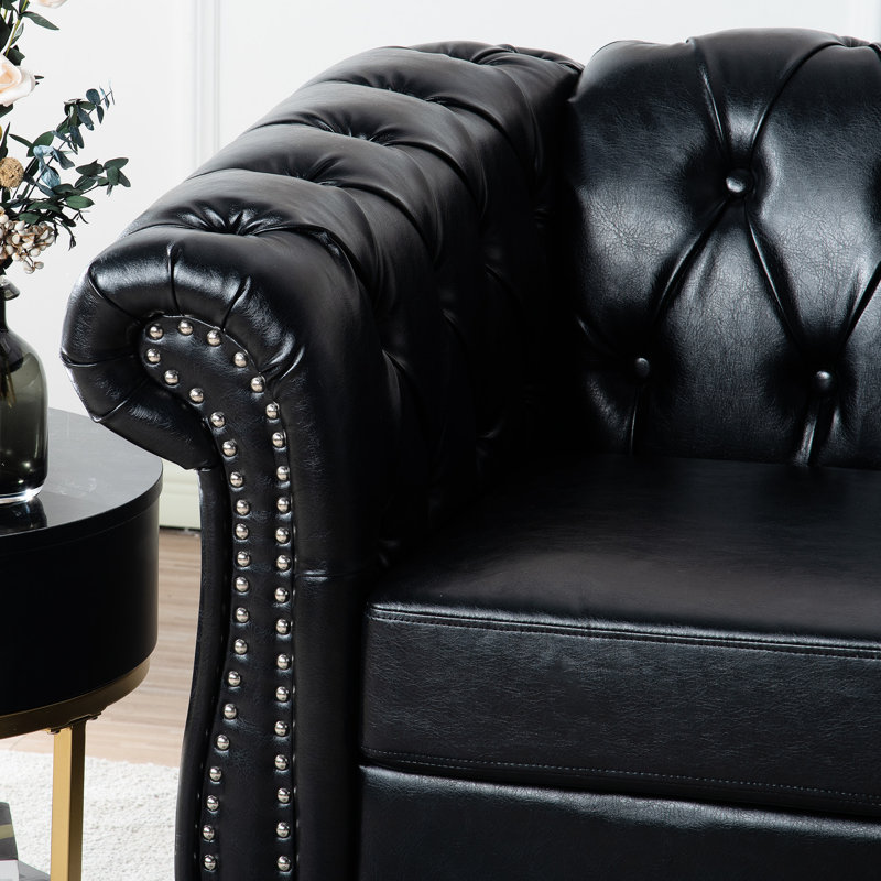 Fauteuil une place au charme intemporel, revêtement en PU souple, pieds en bouleau, hauteur d'assise de 32 cm, largeur des accoudoirs de 22 cm, ambiance harmonieuse, revêtement en PU noir imitation cuir, assise en bois de 57 cm, hauteur de dossier de 49 cm.