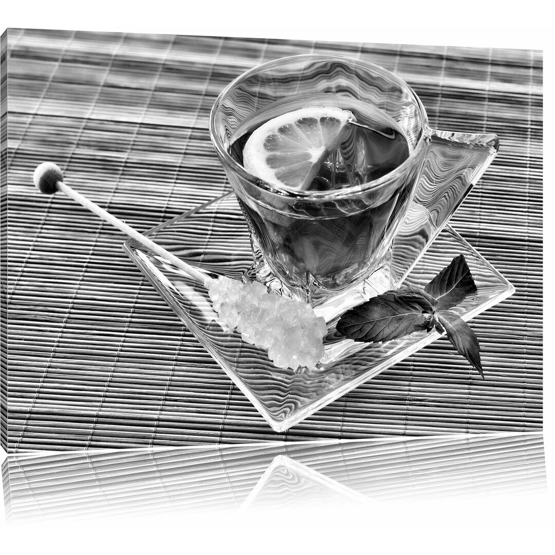 Leinwandbild Tasse Tee mit Minze in Monochrom