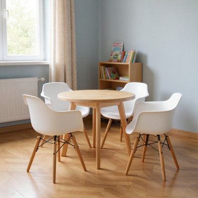Ensemble de quatre chaises d'appoint juvéniles en plastique et bois robustes blanches et brunes