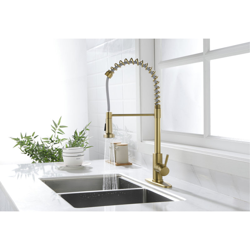 Gold Stainless Steel Kitchen Faucet With Pull-Out Spray Feature, 360 Rotatable Nozzle For Seamless Water Flow, Single Handle To Regulate Temperature And Flow Rate, Corrosion Rust- Surface, Quiet