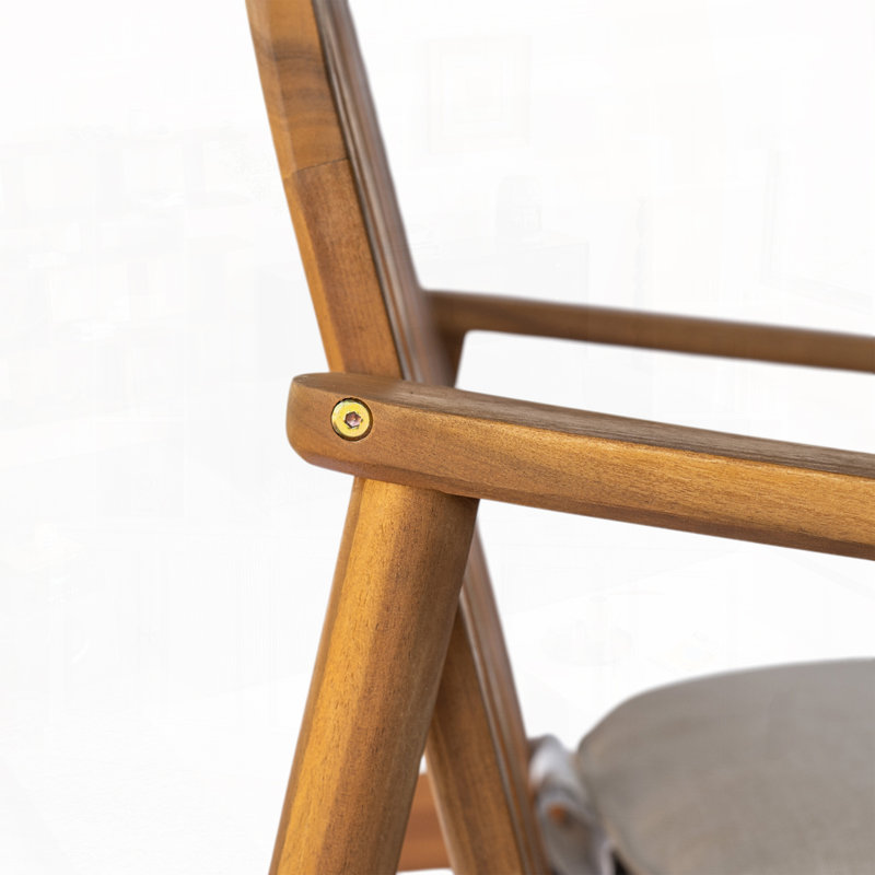 Chaise de patio avec coussin