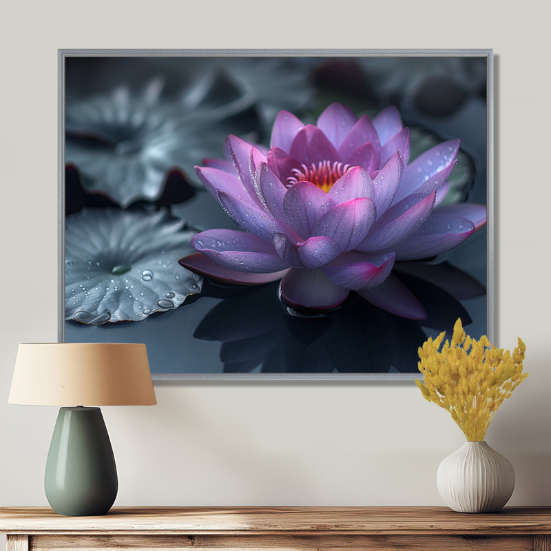 Mauve, gris, lotus mystique, photo III - décoration murale lotus, Encadrement argenté, H 34 po x l 44 po