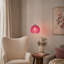 Luminaire suspendu simple en forme de globe en fil de fer rose à finition chromée pour îlot de cuisine