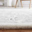 Tapis floral gris / ivoire en laine touffeté à la main Abdouallah-543246937