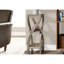 Table d'appoint carrée taupe foncé à 3 pieds torsadés - Design moderne, 2 étagères de rangement, élément de décoration intérieur central, support pour 3 plantes, style contemporain, à placer