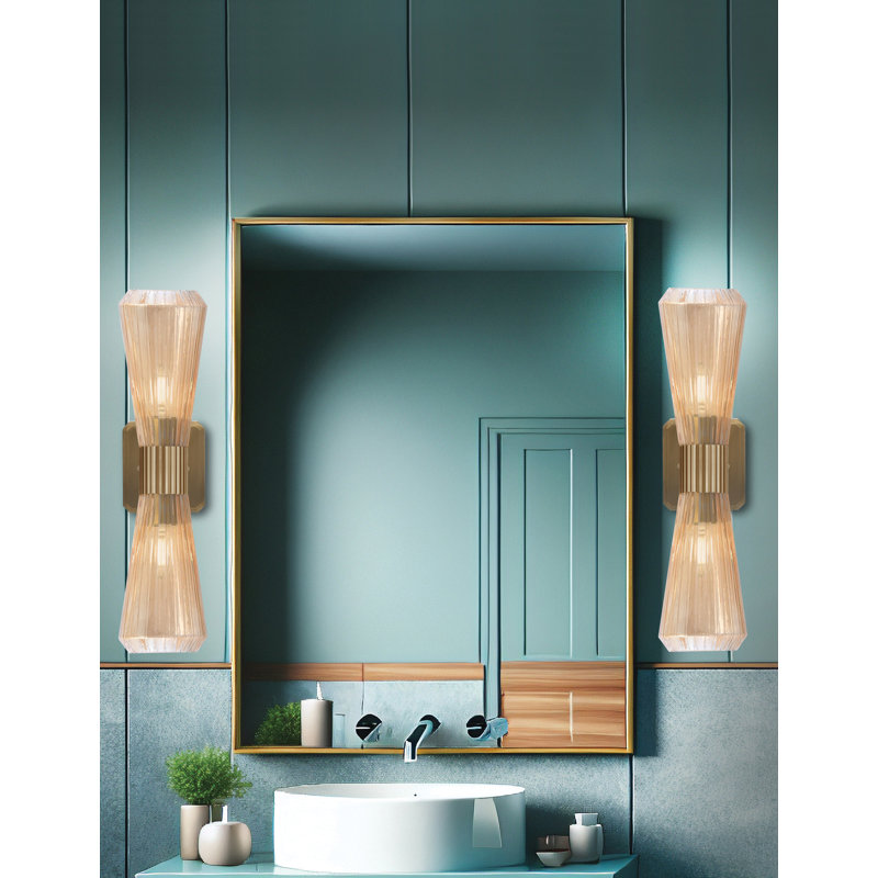 Applique murale 2 lumières Everleigh montrée avec finition laiton New Age et verre ambré 4 po, Brun clair / Orange, Laiton