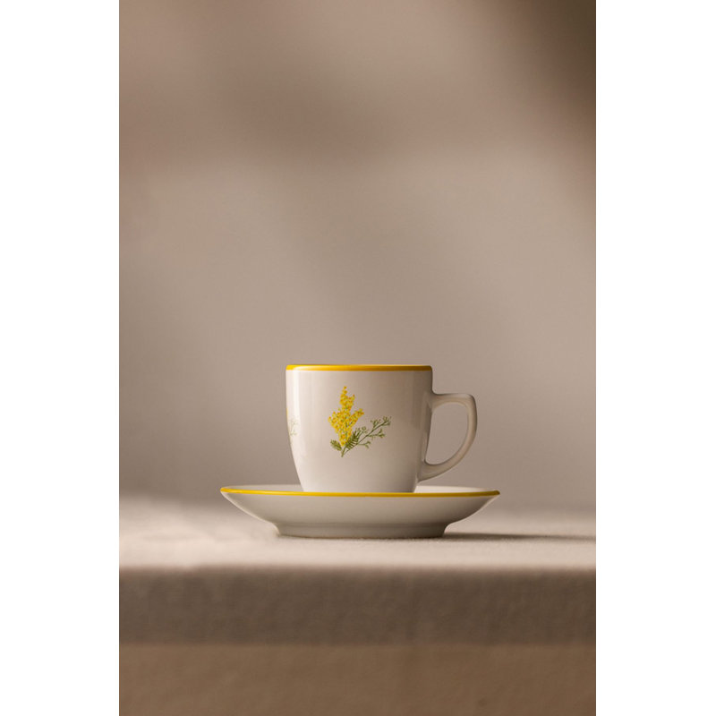 Ensemble de tasses à café en céramique Elegant (4 pièces) - Blanc et jaune | 100% céramique | Tasses: 3,5 x 3,5 x 2,6 pouces, 3,7 oz liq. (2 pièces) | Soucoupes: 4,5 x 4,5 x 0,8 pouces (2 pièces) | Idéal pour la maison et le bureau, lavage à la main recommandé