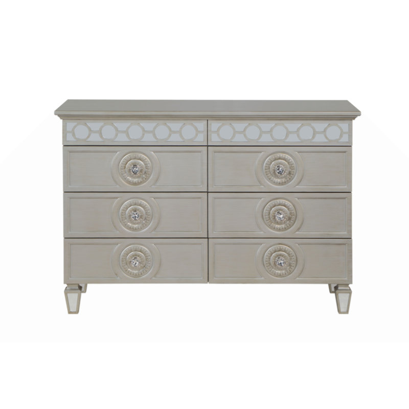 Lusia Dresser