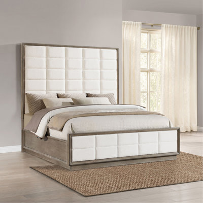 Très grand lit à panneau en chêne taupe - Chambre à coucher rembourrée moderne avec tête de lit très haute, profil bas, capitonnage assorti, tons de bois chaleureux, rails latéraux massifs, lattes de style, poids de 600 livres, crème