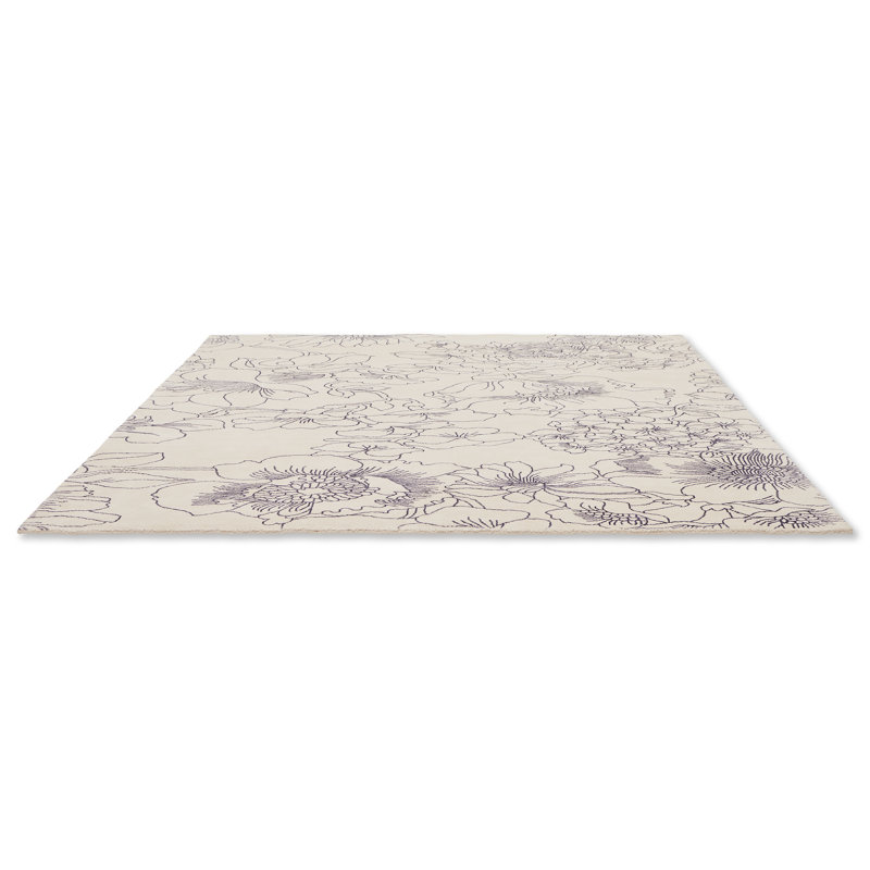 Wool Floral Area Rug in Light Gray/Ivory, 4'7" W x 6'7" L
