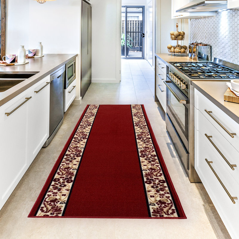 Tapis rouge à motif floral Bristal, Tapis de couloir 2 pi 7 po x 35 pi