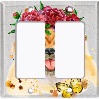 Mignon chien de Poméranie avec couronne de fleurs et papillon
