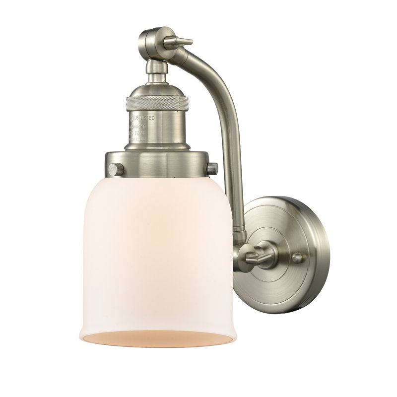 Applique murale 1 lumière 5 po Bell, Boîtier blanc mat, Ampoule à DEL rétro de 6 watts, Nickel satiné brossé