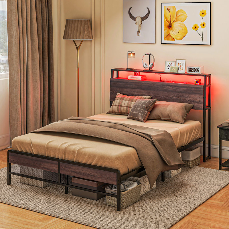 Lit en noyer, avec lumières à DEL, station de charge, 3 tablettes de rangement, lattes en acier, assemblage facile, cadre de lit plateforme à installation silencieuse, couleur, rangement, supporte jusqu'à 730 lb,