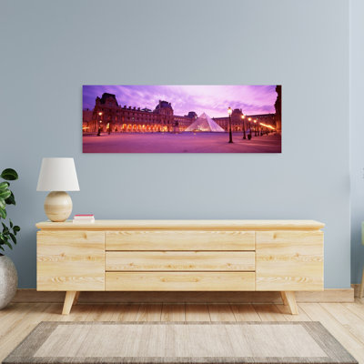 Célèbre musée, coucher de soleil, illuminé la nuit, Louvre, Paris, France