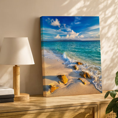 Toile, scène sereine de plage tropicale à midi avec art mural blanc doux, sable doucement incliné dans des eaux turquoise cristallines, art mural