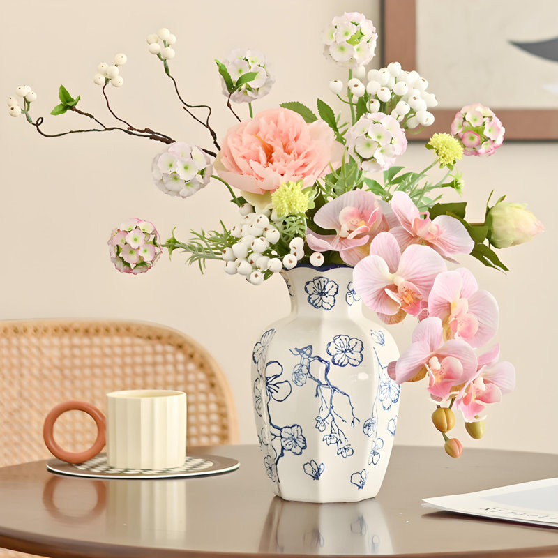 Ornements de fleurs simulées