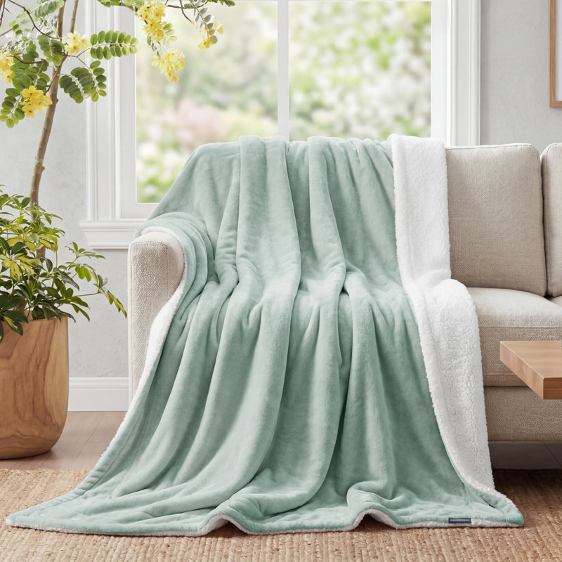 Bedsure GentleSoft™ Sherpa Blanket – Thick All-Season Warm Bed Blanket – Ideal Gift for College Students, California King