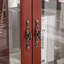 Vitrine, verre, tablettes réglables, porte vitrée 2 portes, porte vitrée avec portes trempées, armoire vitrée avec panneau arrière en miroir et éclairage