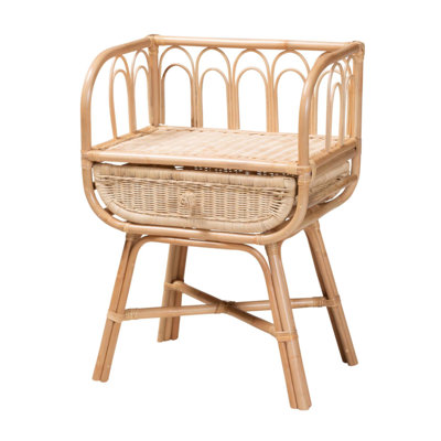Table de chevet moderne en rotin de style bohémien avec un design ajouré et un rangement pratique, parfait pour les chambres élégantes