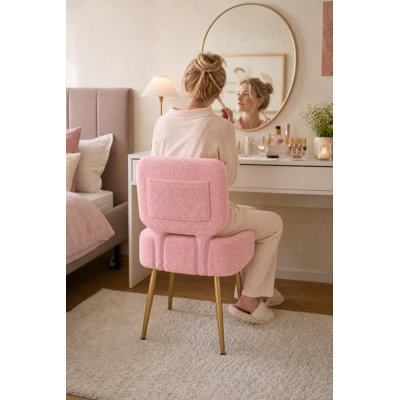 Chaise de coiffeuse, tabouret de maquillage rembourré en polaire avec pieds en métal doré, chaise de coiffeuse à dossier matelassé pour la chambre, disponible en rose et blanc, jolie chaise d'appoint pour la décoration de votre salle de maquillage