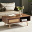 Table basse, porte coulissante pour le rangement, pieds en bois massif, table moderne pour le salon, couleur noyer