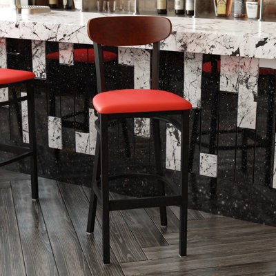 Tabouret de bar commercial en métal avec siège en bois et dossier Boomerang