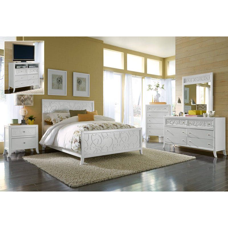 Links Standard Customizable Bedroom Set