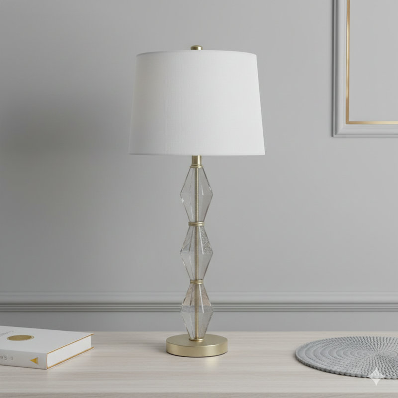 Lampe de table moderne de 29,5 pouces avec une forme géométrique, composée de verre texturé ambre clair et accentuée d'une finition dorée brossée