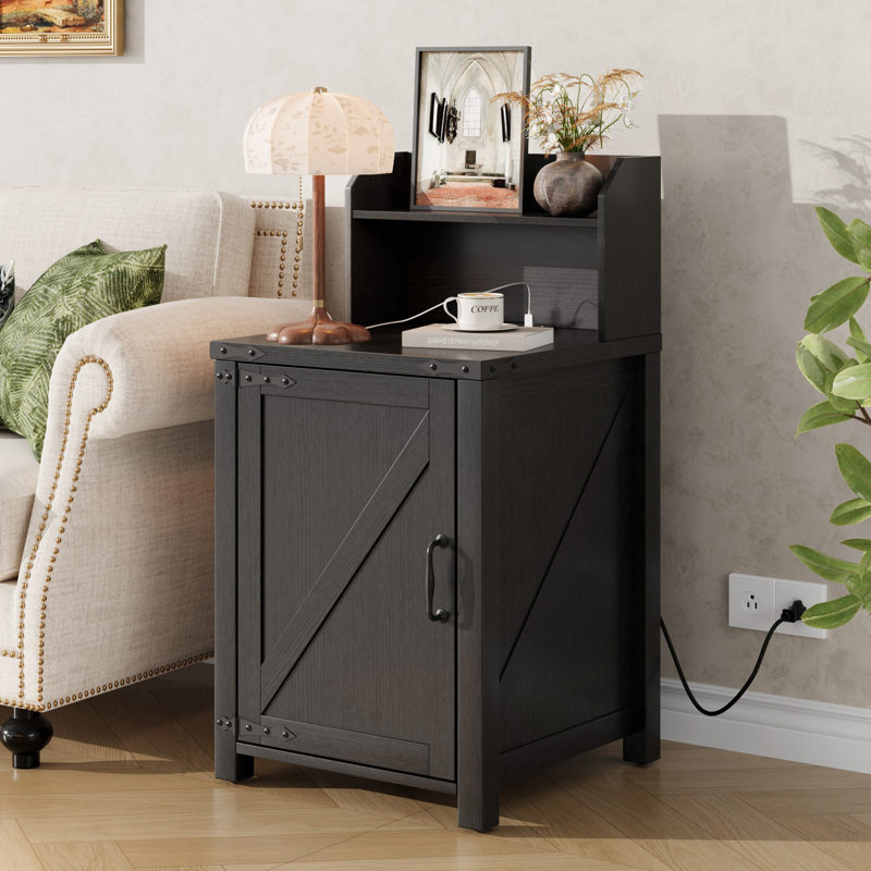 Table de chevet avec station de charge, table de bout de ferme avec porte de grange et tablette de rangement réglable, Noir