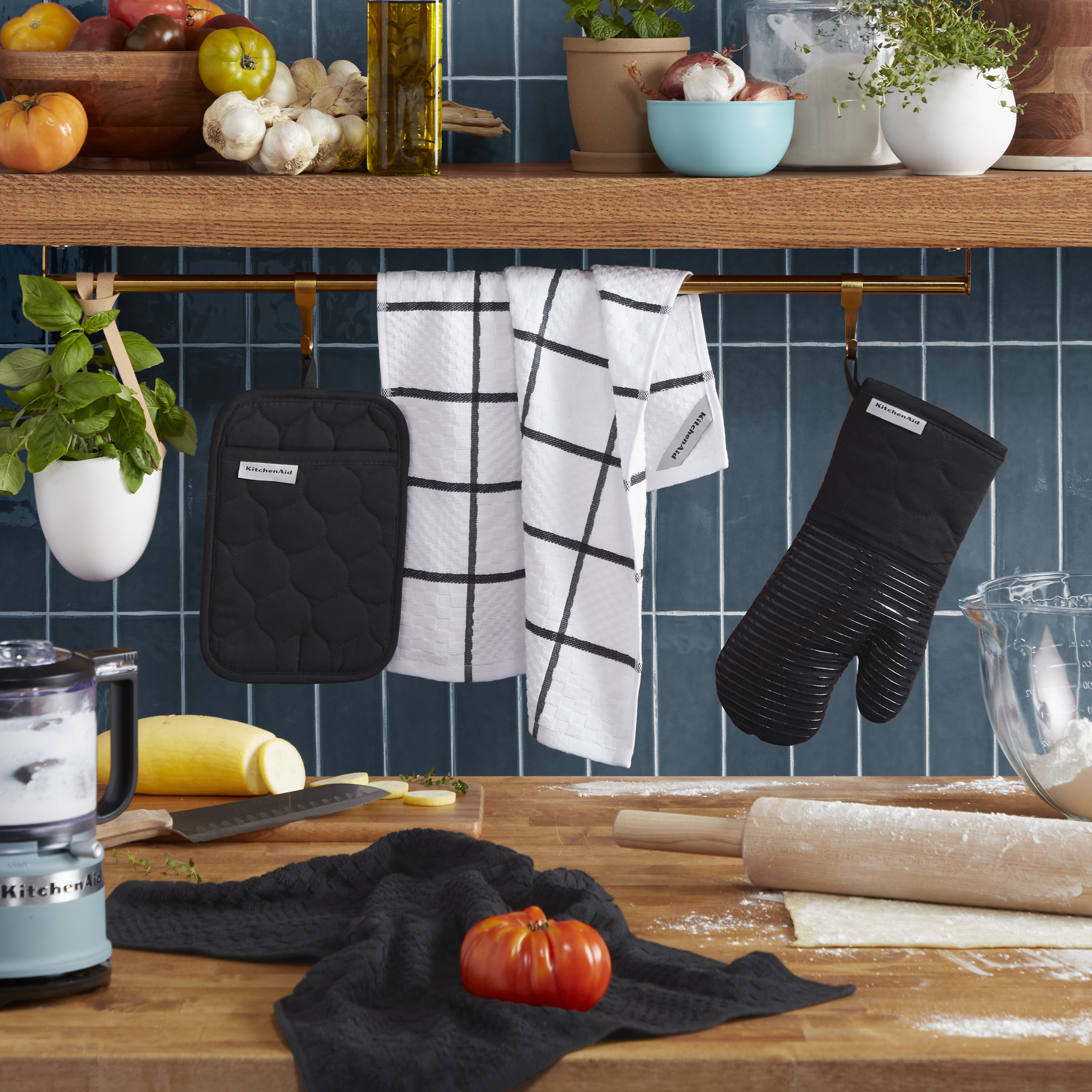 https://assets.wfcdn.com/im/10885623/compr-r85/2282/228286153/kitchenaid-onion-quilt-kitchen-towel-oven-mitt-potholder-set-4-pack.jpg