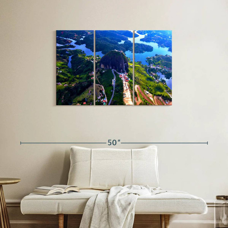 Rocher de Guatape, H 24 po x l 38 po