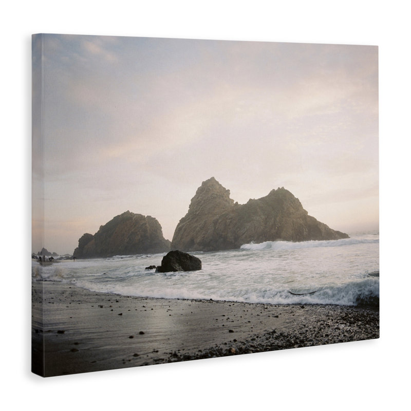 Art mural sur toile, "Seaside Cliff Landscape" par Justine Milton, 16" H x 20" W