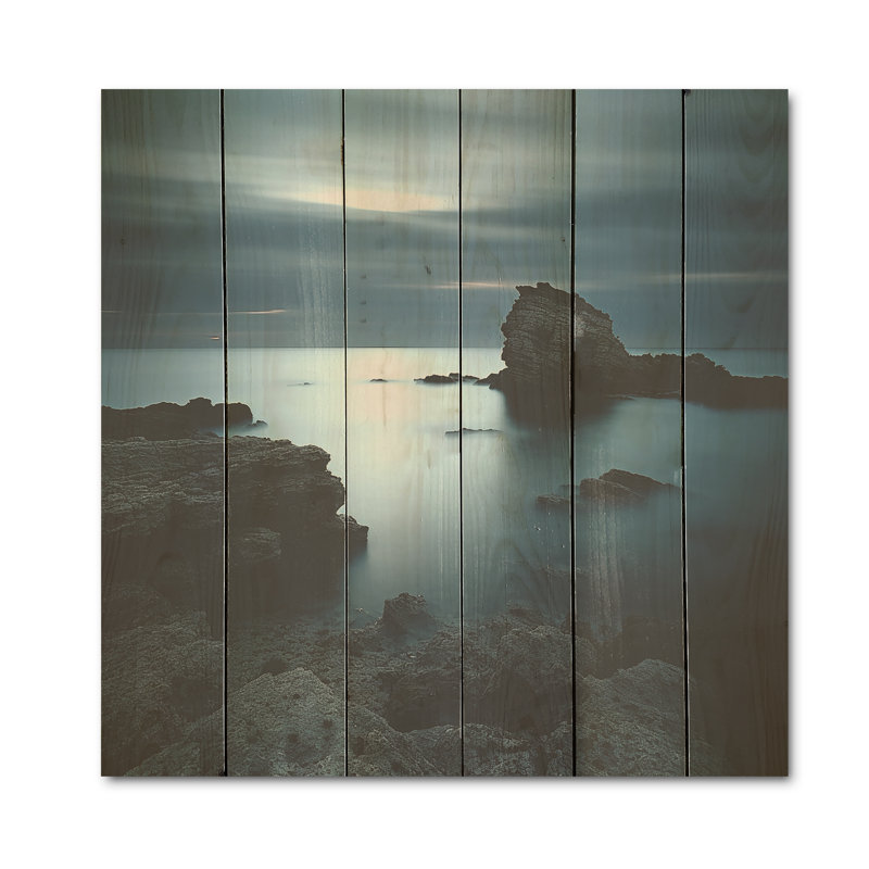 «Black and Blue Rocky Beach Horizon» - art mural bois océan côtier sur bois de pin naturel, H 15 po x l 15 po