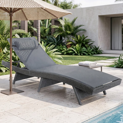 Chaise longue d'extérieur toutes saisons en osier