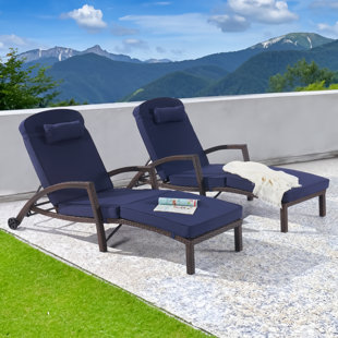 Ensemble de chaise longue d'extérieur en osier