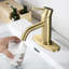 Robinet de salle de bain à un trou