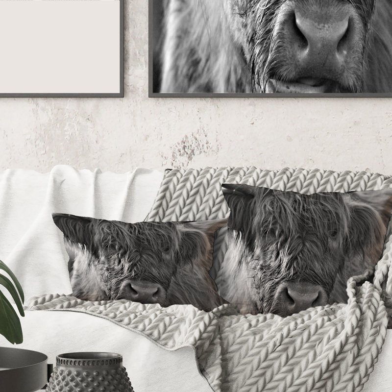 Housse et insert de coussin rectangulaire Scottish Highland Cows Living on Moorland