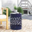 Grande table d'appoint moderne en métal pour l'extérieur. Bleu marine, fabrication en fer. Thermolaqué, sans assemblage. Grande table moderne de 13,99 po x 13,99 po x 18,51 po, 4,68 lb. Structure thermolaquée de 13,99 po x 18 po-1527726534